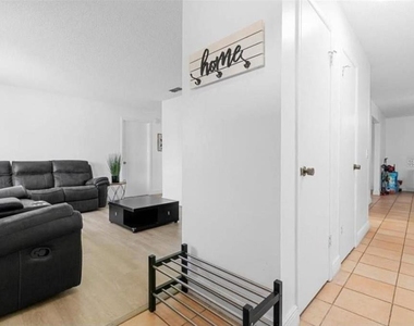 2506 Bali Circle - Photo Thumbnail 3