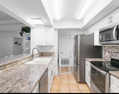 2506 Bali Circle - Photo Thumbnail 8