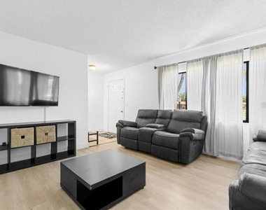 2506 Bali Circle - Photo Thumbnail 5