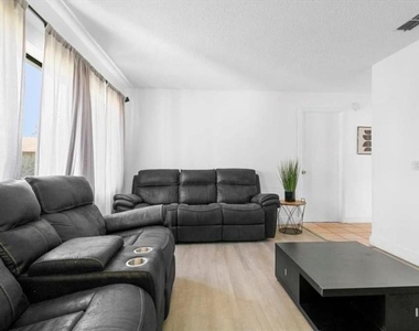 2506 Bali Circle - Photo Thumbnail 4