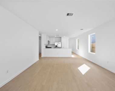 21235 Fieni Drive - Photo Thumbnail 10