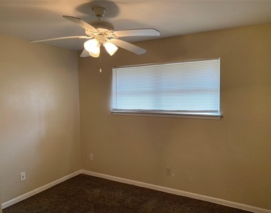 5323 Darlinghurst Drive - Photo Thumbnail 6