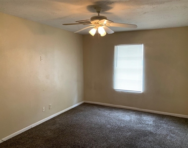 5323 Darlinghurst Drive - Photo Thumbnail 4