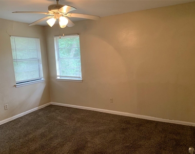 5323 Darlinghurst Drive - Photo Thumbnail 5