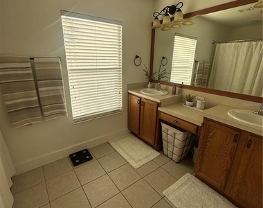 4242 Sw 50th Circle - Photo Thumbnail 4