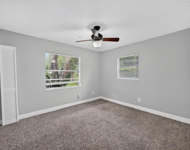 7606 Waunatta Court - Photo Thumbnail 17
