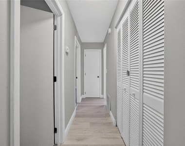 7606 Waunatta Court - Photo Thumbnail 14