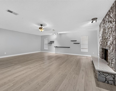 7606 Waunatta Court - Photo Thumbnail 5