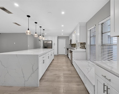7606 Waunatta Court - Photo Thumbnail 8