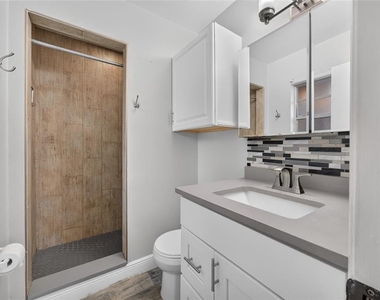 7606 Waunatta Court - Photo Thumbnail 20