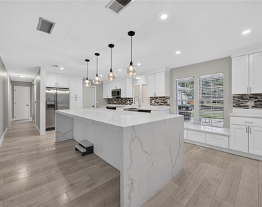 7606 Waunatta Court - Photo Thumbnail 6