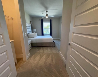 7821 Spectrum Drive - Photo Thumbnail 16