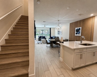 7821 Spectrum Drive - Photo Thumbnail 8