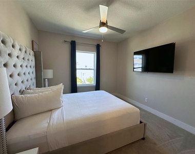 7821 Spectrum Drive - Photo Thumbnail 13