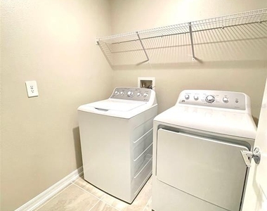 2905 Muller Oak Loop - Photo Thumbnail 18