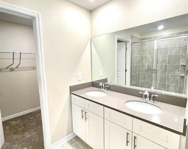 2905 Muller Oak Loop - Photo Thumbnail 11