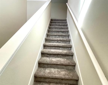 2905 Muller Oak Loop - Photo Thumbnail 9