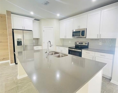 2905 Muller Oak Loop - Photo Thumbnail 4