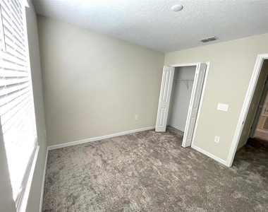 2905 Muller Oak Loop - Photo Thumbnail 19