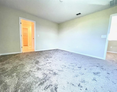 2905 Muller Oak Loop - Photo Thumbnail 10