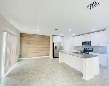 2905 Muller Oak Loop - Photo Thumbnail 3