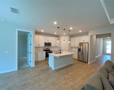 3009 Green Park Drive - Photo Thumbnail 4
