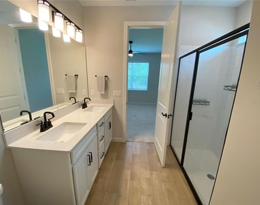 3009 Green Park Drive - Photo Thumbnail 18