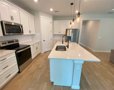3009 Green Park Drive - Photo Thumbnail 6