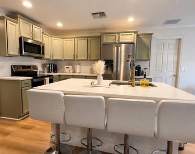 1920 Commander Way - Photo Thumbnail 12