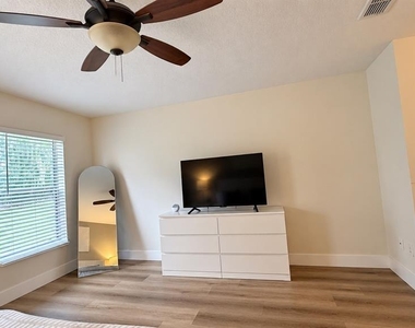 1920 Commander Way - Photo Thumbnail 20