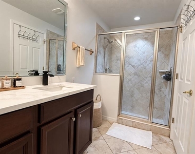 1920 Commander Way - Photo Thumbnail 16