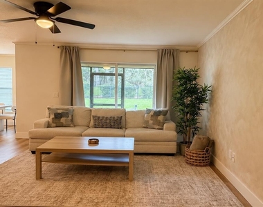 1920 Commander Way - Photo Thumbnail 3
