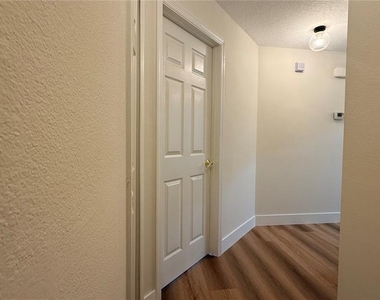 1920 Commander Way - Photo Thumbnail 14