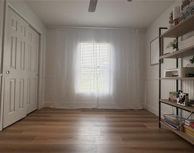1920 Commander Way - Photo Thumbnail 24