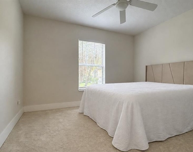 1920 Commander Way - Photo Thumbnail 22