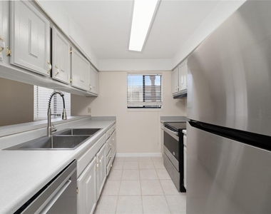 1412 Oak Place - Photo Thumbnail 11