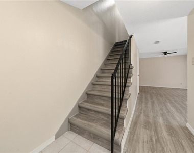 1412 Oak Place - Photo Thumbnail 15