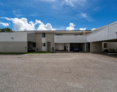 1412 Oak Place - Photo Thumbnail 3
