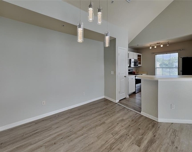 9077 Lee Vista Boulevard - Photo Thumbnail 6