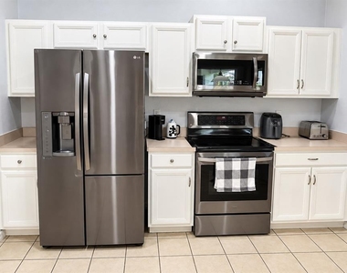 2951 Marbella Drive - Photo Thumbnail 9