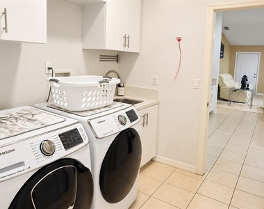 2951 Marbella Drive - Photo Thumbnail 10