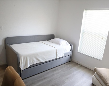 2951 Marbella Drive - Photo Thumbnail 14