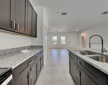 560 Marion Oaks Boulevard - Photo Thumbnail 2