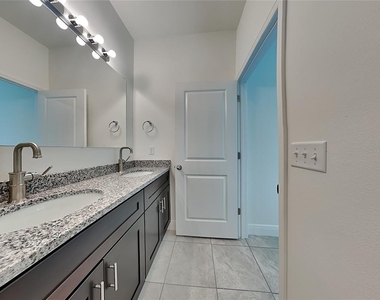 560 Marion Oaks Boulevard - Photo Thumbnail 10