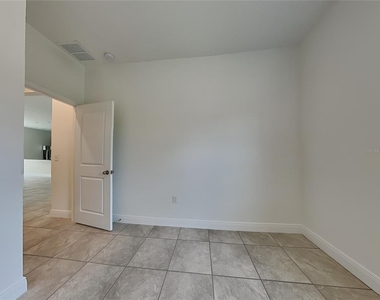 560 Marion Oaks Boulevard - Photo Thumbnail 8
