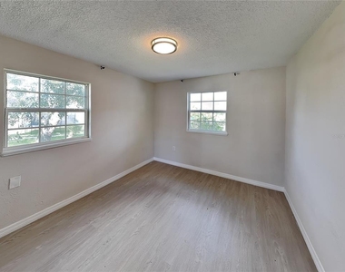 502 Dunbar Avenue - Photo Thumbnail 7