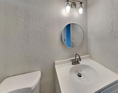 502 Dunbar Avenue - Photo Thumbnail 11