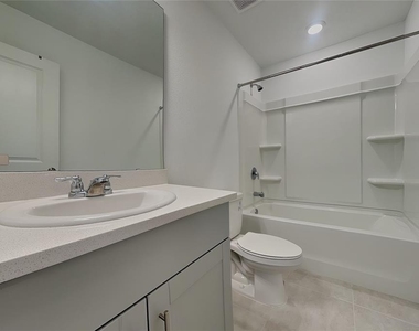 4830 Revolutionary Way - Photo Thumbnail 10