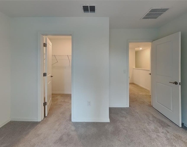 4830 Revolutionary Way - Photo Thumbnail 4