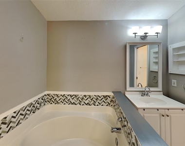3512 Stonefield Drive - Photo Thumbnail 2